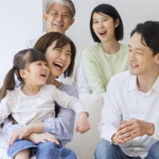綾瀬の歯医者、新井歯科医院で、歯並びの遺伝について解説