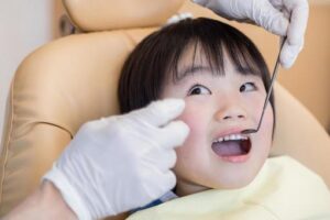 綾瀬の歯医者、新井歯科医院で、歯並びの遺伝について解説