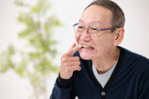 綾瀬の歯医者、新井歯科医院で、歯の黄ばみについての解説