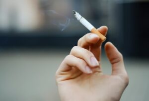 綾瀬の歯医者、新井歯科医院で、歯の黄ばみについての解説