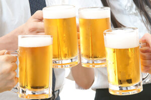 綾瀬の歯医者、新井歯科医院で、炭酸水が歯を溶かすリスクについての解説