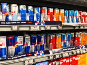 綾瀬の歯医者、新井歯科医院で、炭酸水が歯を溶かすリスクについての解説