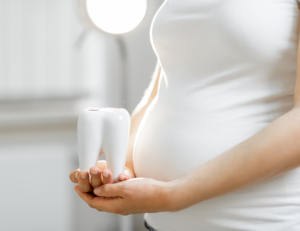 綾瀬の歯医者、新井歯科医院で、更年期女性に多い口腔トラブルについての解説