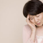 綾瀬の歯医者、新井歯科医院で、更年期女性に多い口腔トラブルについての解説